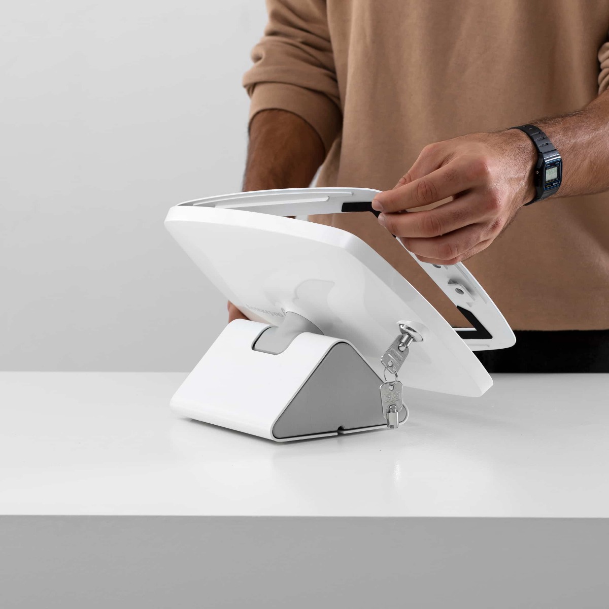 Bouncepad Flip kippbare Tablet / iPad Halterung