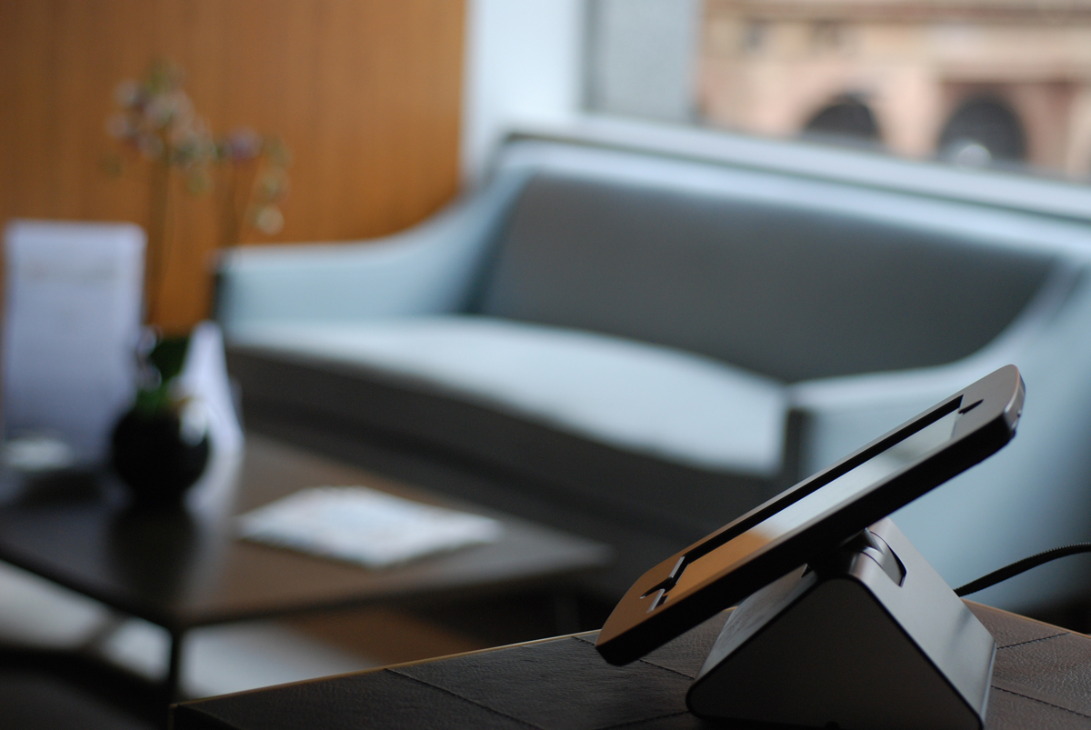 Bouncepad Flip kippbare Tablet / iPad Halterung