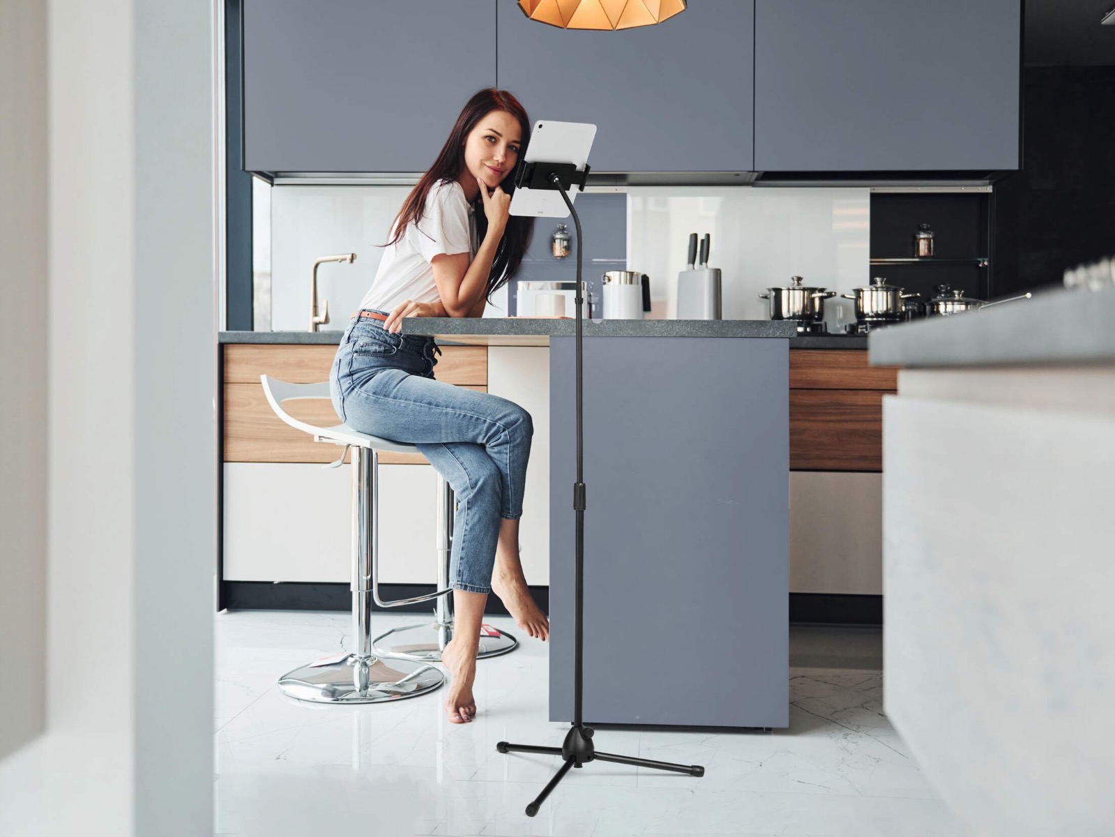 Universeller Tablet Bodenständer mit flexiblem Arm